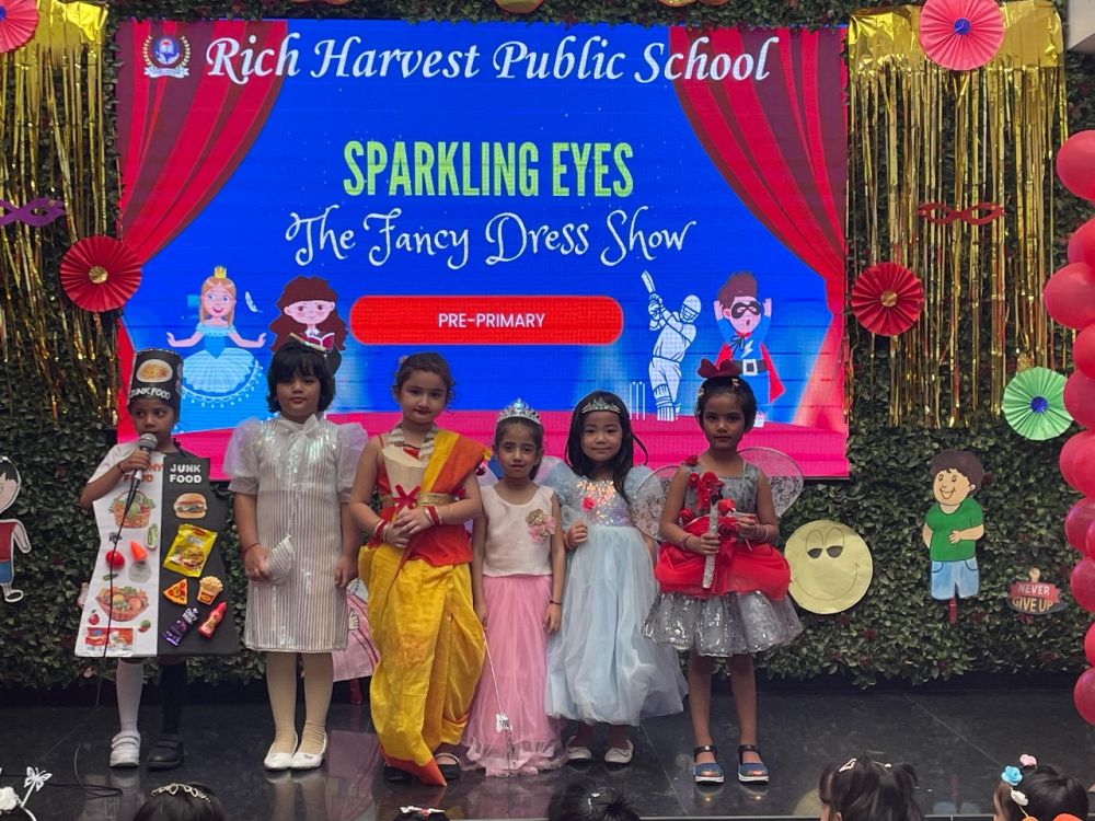 Sparkling Eyes (The Fancy Dress Show)